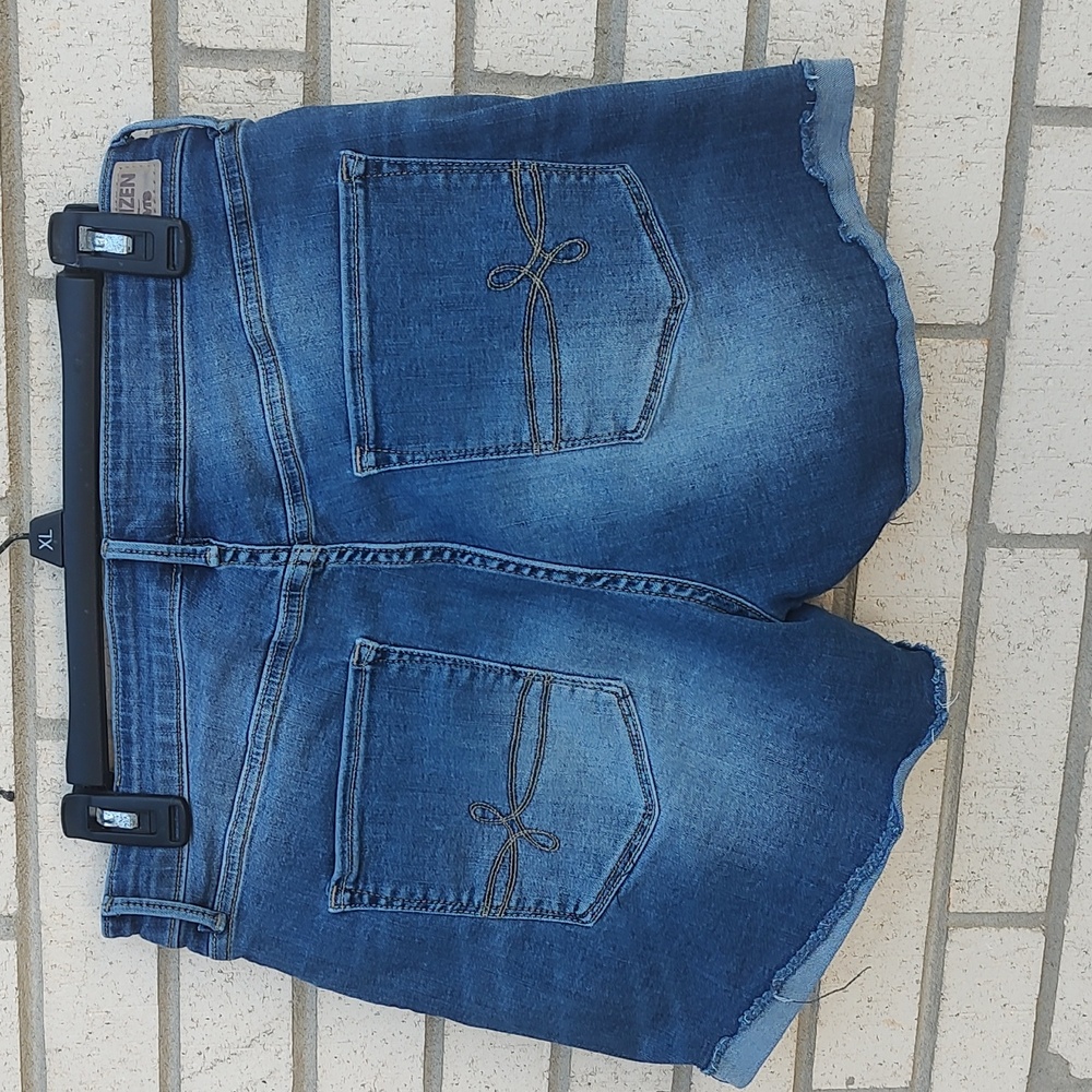 Levi's BlueJean shorts - Picture 7 of 10